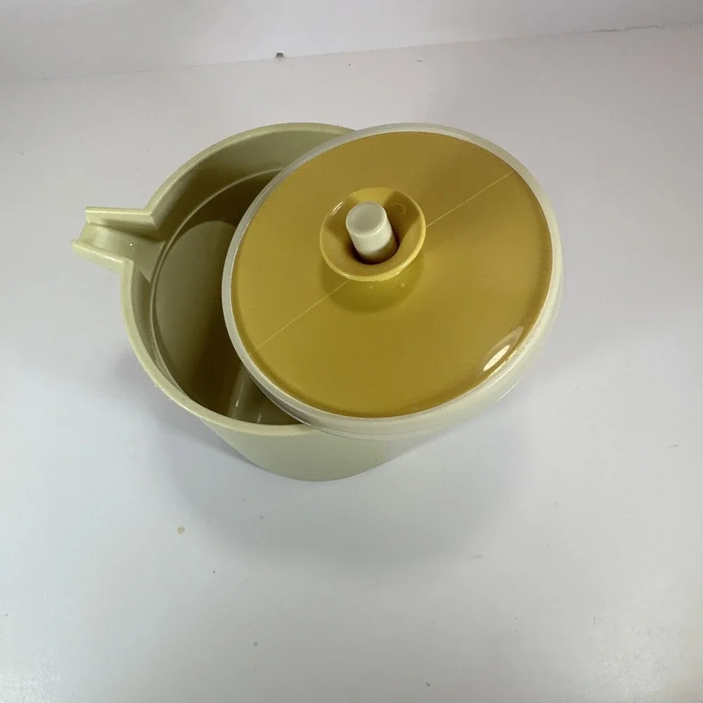 Vintage 70's Tupperware Creamer Push n Seal Top Tan NOS Harvest Gold 1414-2